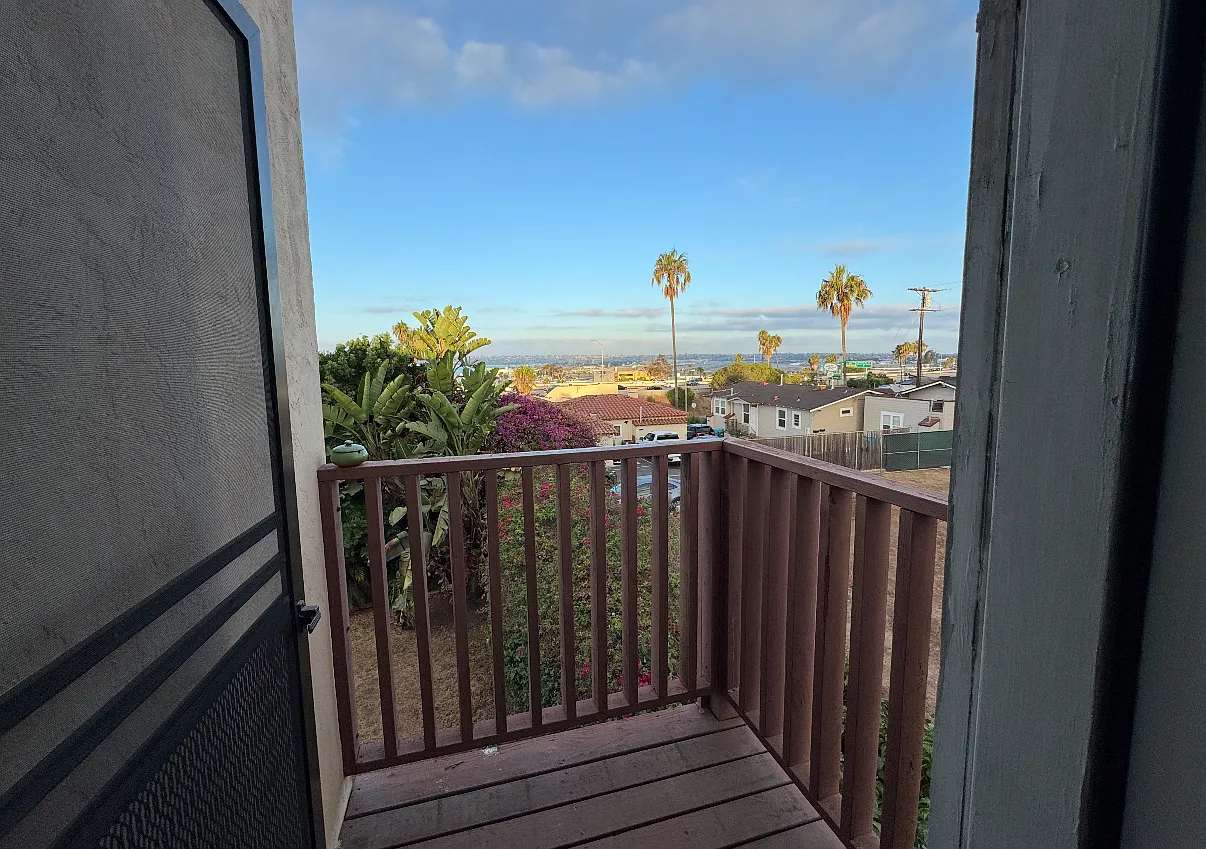 3 bed, 900 sqft, $3,500 — Photo 2