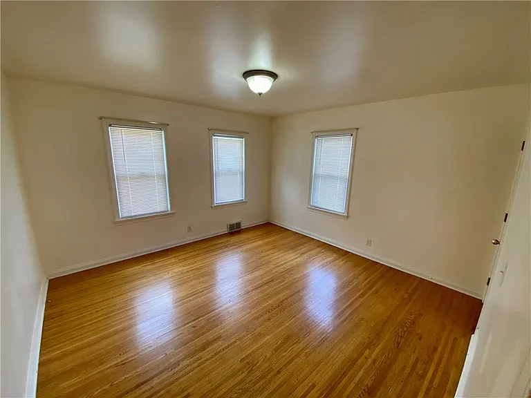 35 Westmoreland Dr — Photo 10