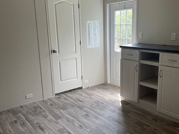 5th image of 1015 Davis St #10