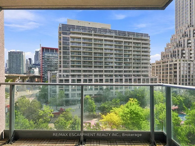 209 Fort York Blvd #676 — Photo 11
