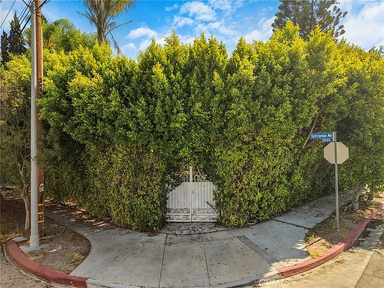 20871 Betron St — Photo 40