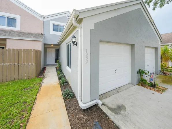 1382 NW 123rd Ter, Pembroke Pines, FL 33026