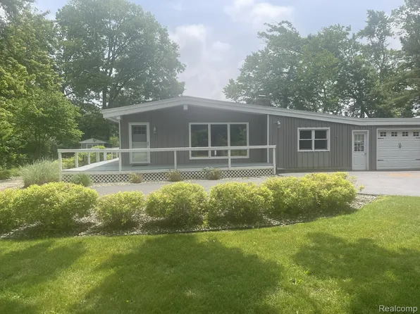 2141 Derfla Dr, Saint Joseph, MI 49085