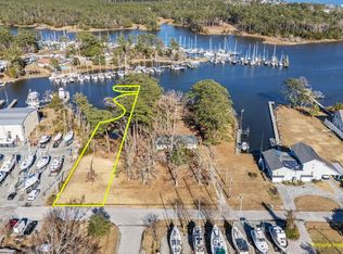 1238 Neuse Dr, Oriental, NC 28571