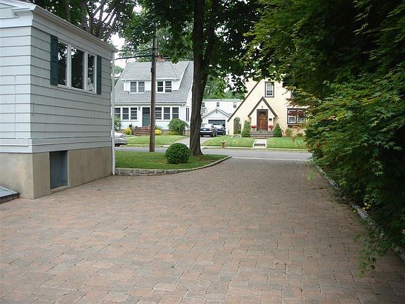 3rd image of 81 Hawley Ave