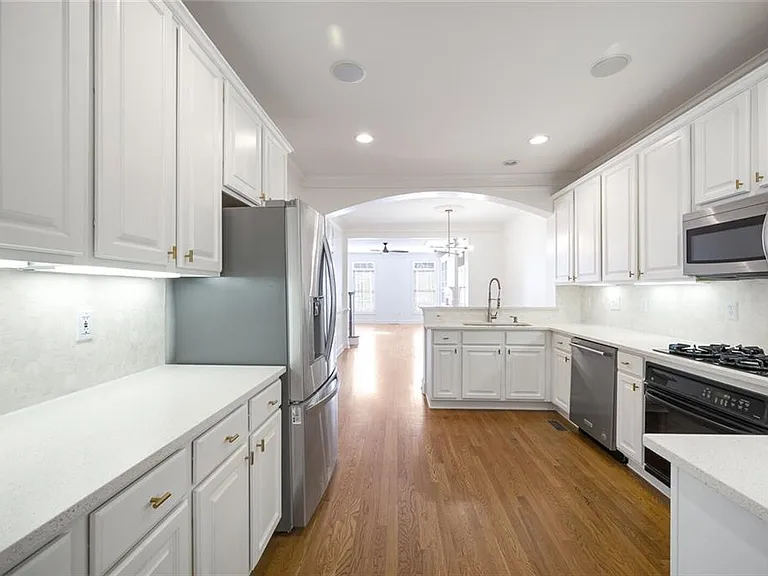 2603 Oglethorpe Cir — Photo 16