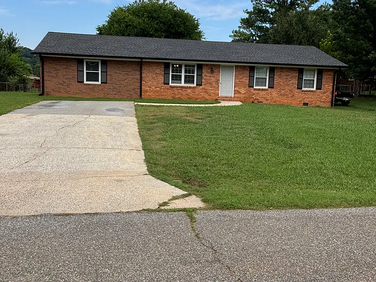 61 Bishop Dr — Photo 1