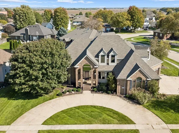 1234 N Bristolwood Dr, Fremont, NE 68025