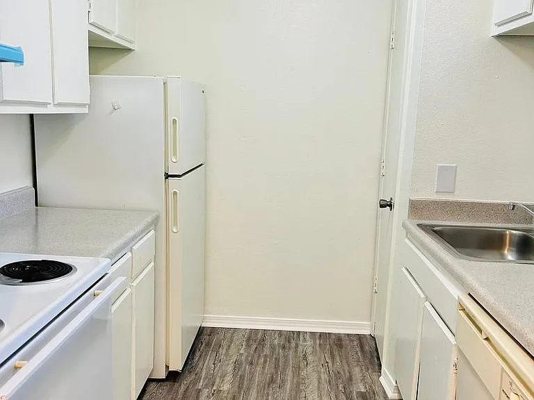 Almonte Apartments — Photo 25