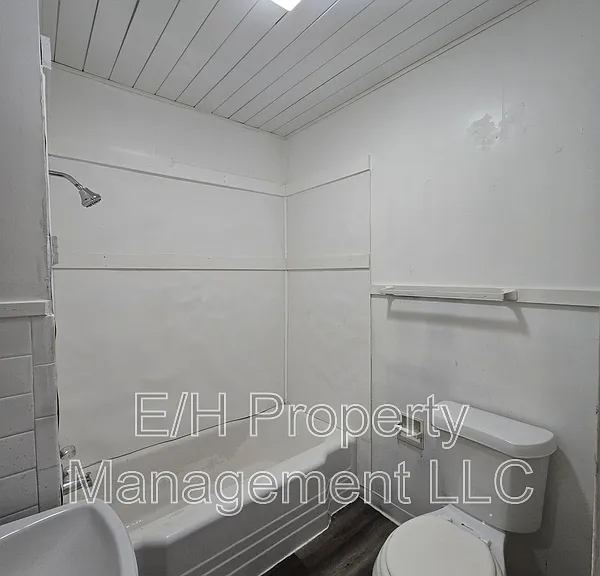 528 S Glendale St — Photo 11