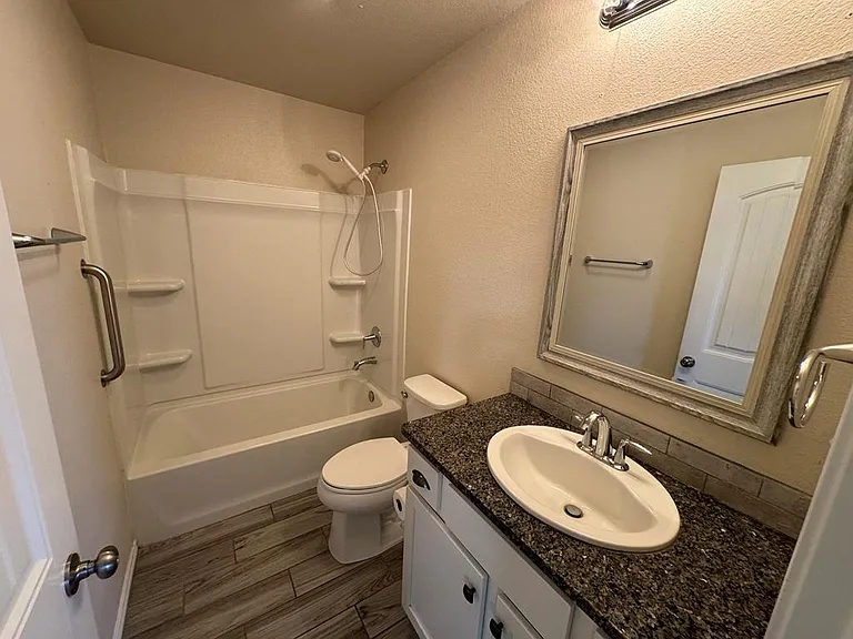 903 Yancy St — Photo 10
