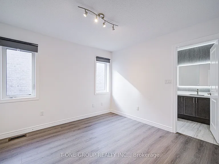 60 Lewis Ave — Photo 37