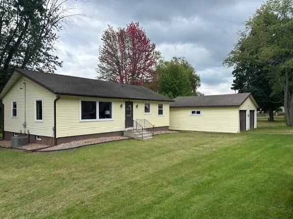 W2233 Prospect St, Poy Sippi, WI 54967