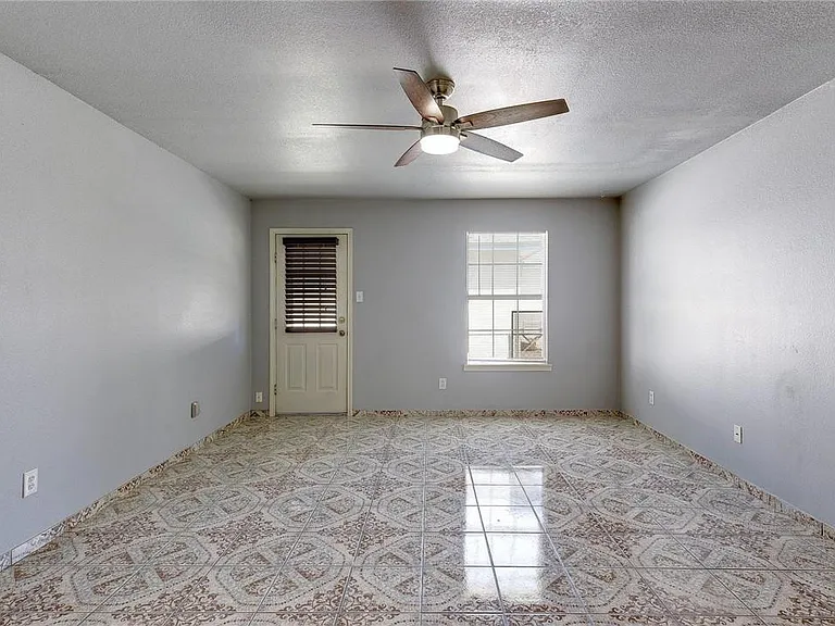 6402 Santos St — Photo 5