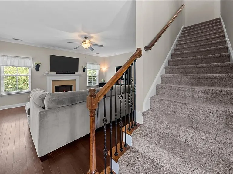 498 Waverly Ln — Photo 21