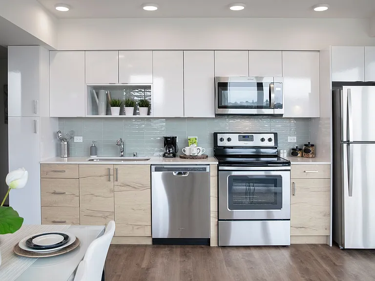 2303 Franklin Ave E — Photo 1