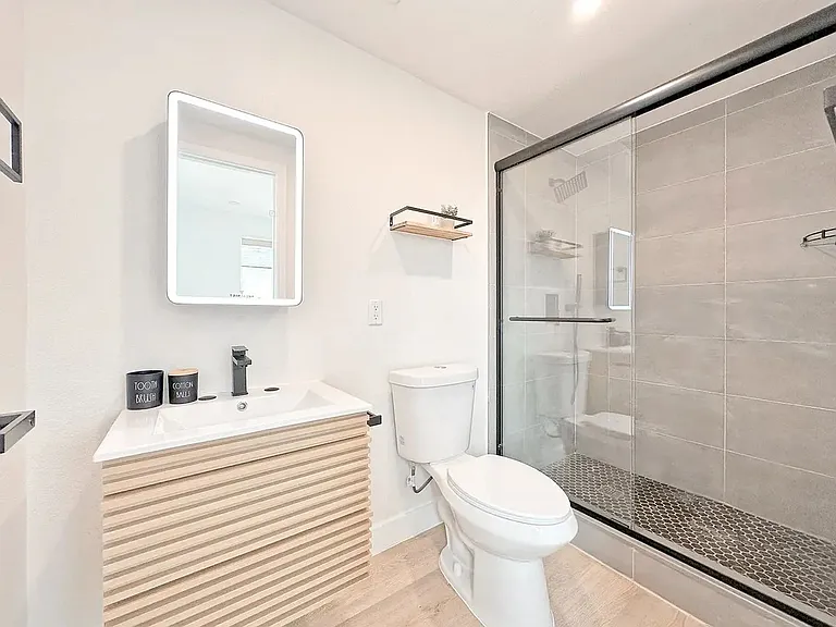 1258 W 37th Dr — Photo 10