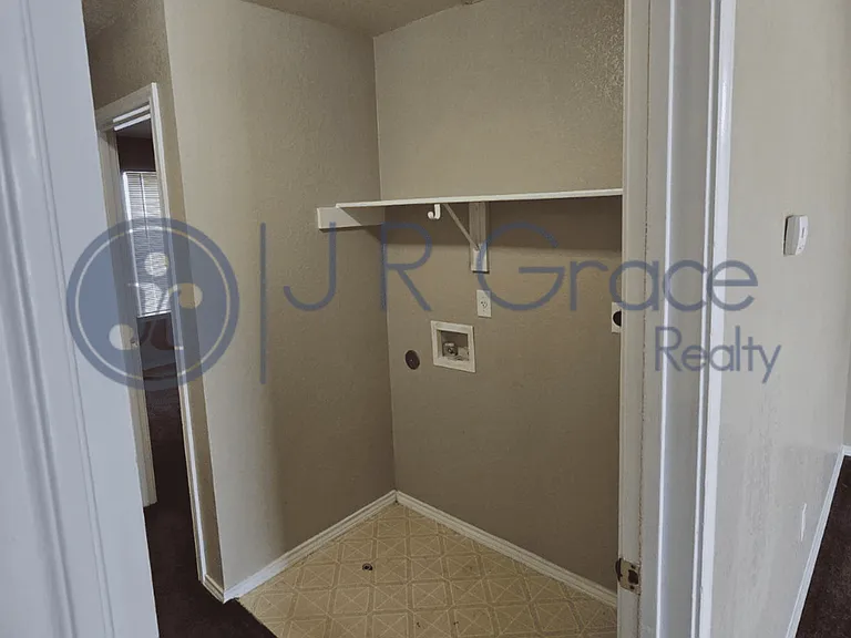 1306 Dugger Cir — Photo 5