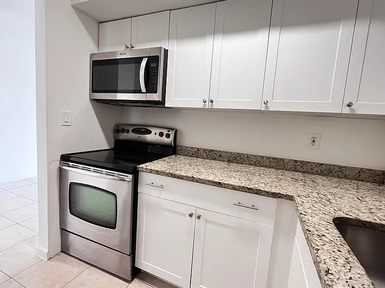 4529 NE 21st Ave #3 — Photo 7