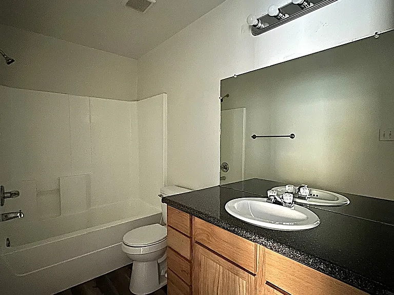 2712 Ashley Dr — Photo 10