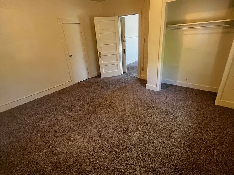 548 W Bonneville St — Photo 2