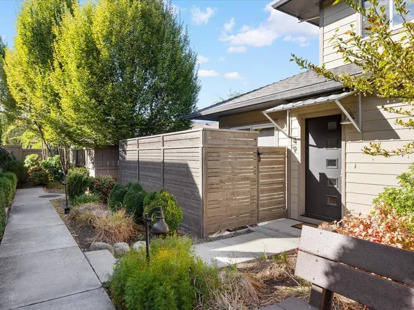 49 N Mountain Ave, Ashland, OR 97520