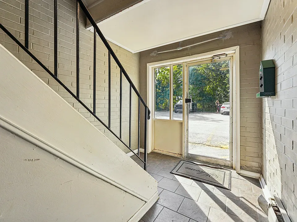 Building Photo 5