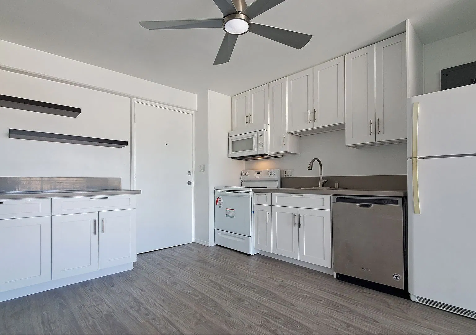 For Rent - Kapiolani Manor 1655 Makaloa St. #2102 — Photo 2