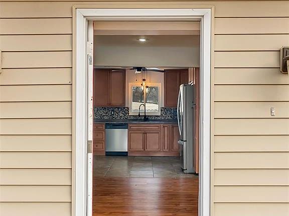 3rd image of 105 Lavernel Dr