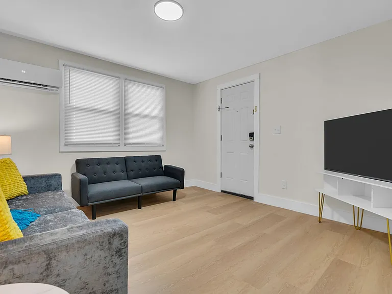 113 E Rio Grande Ave #1 — Photo 4