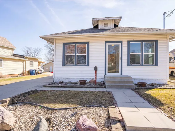 3221 E 13th St, Des Moines, IA 50316