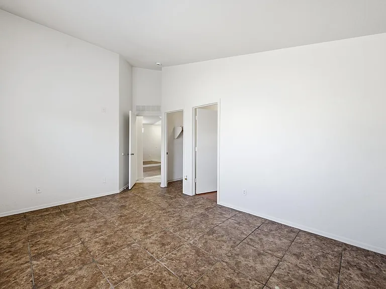 12418 W Windrose Dr — Photo 10