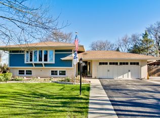 15090 W Clover Ln, Libertyville, IL