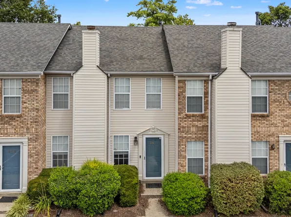 3175 Kirklevington Dr #241, Lexington, KY 40517