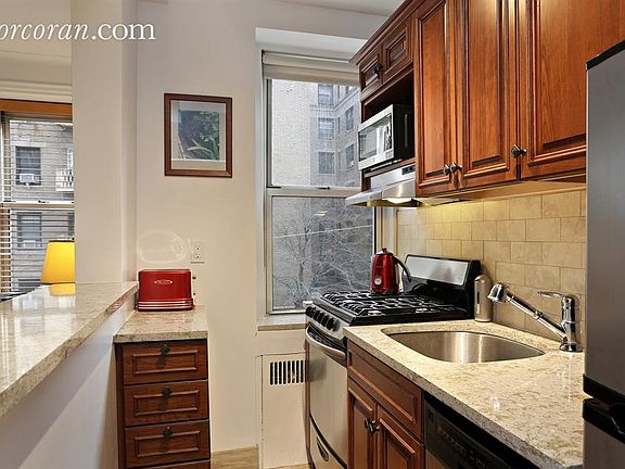 3rd image of 250 Cabrini Blvd APT 3B
