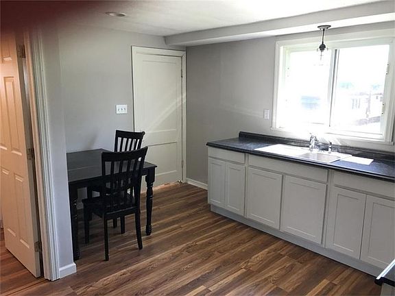 3rd image of 124 Long Ave