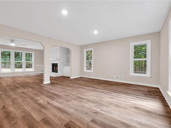 5th image of 355 Thornton Dr