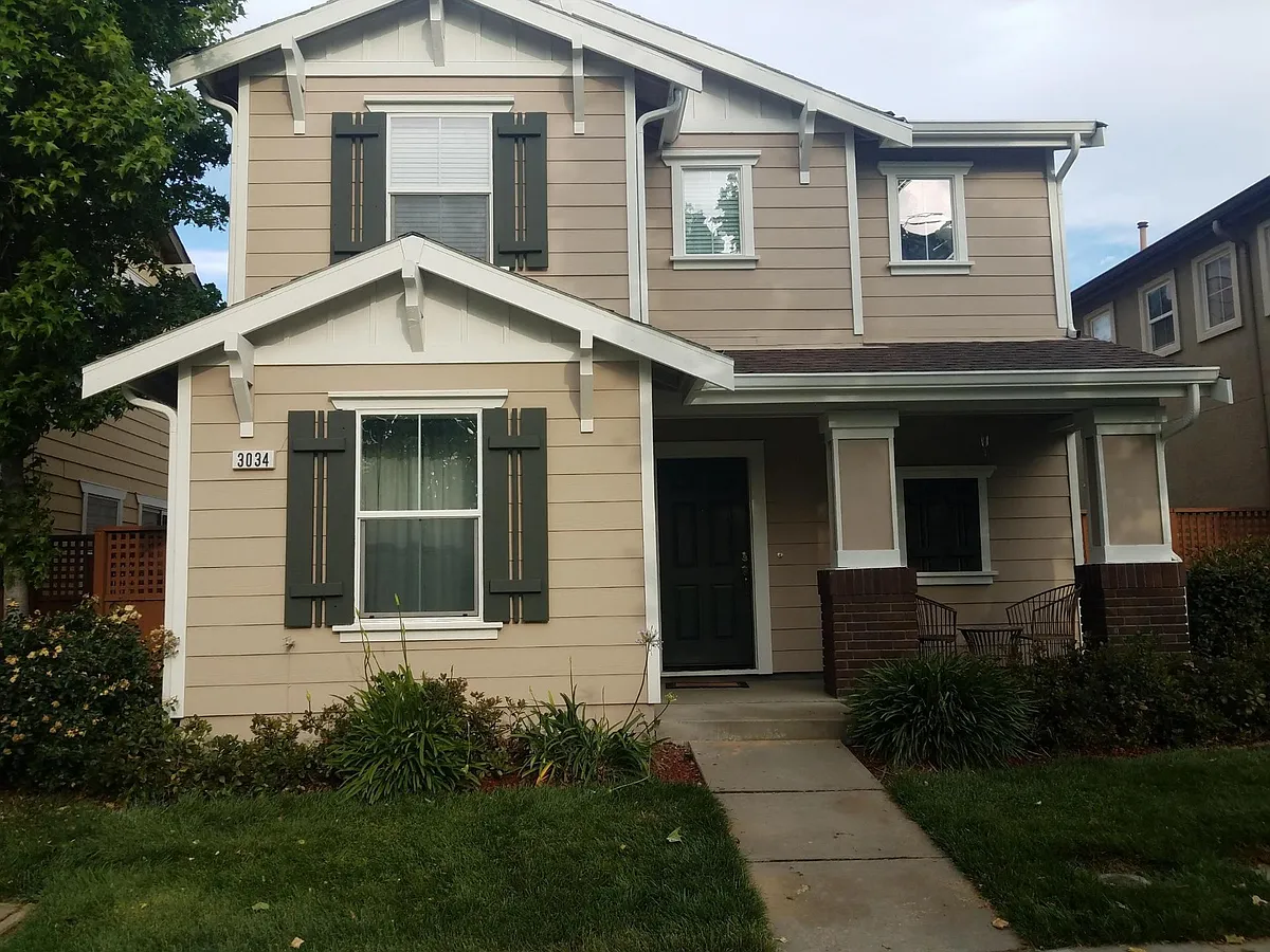 Building Photo - 3034 Roadrunner Dr