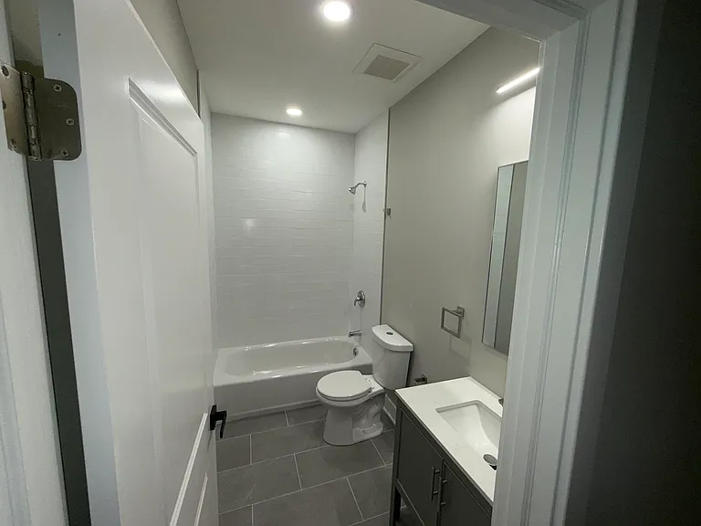 1201 Lindley Ave #4 — Photo 8