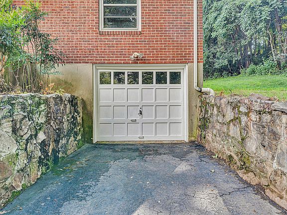 4th image of 423 Parkdale Dr