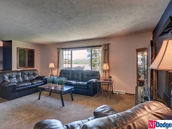 4th image of 4851 Robin Dr