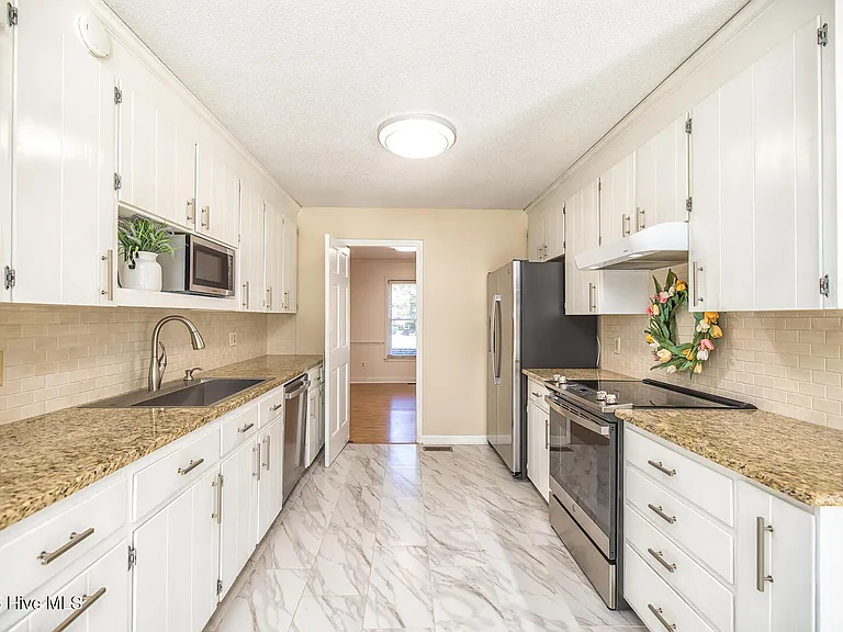 310 R L Honeycutt Dr — Photo 13