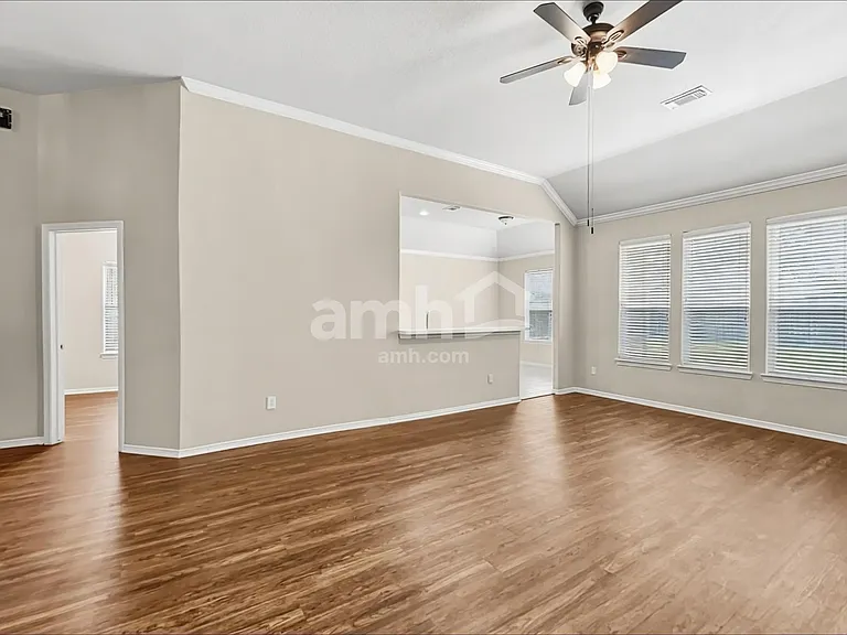 1016 Brazos Ct — Photo 7