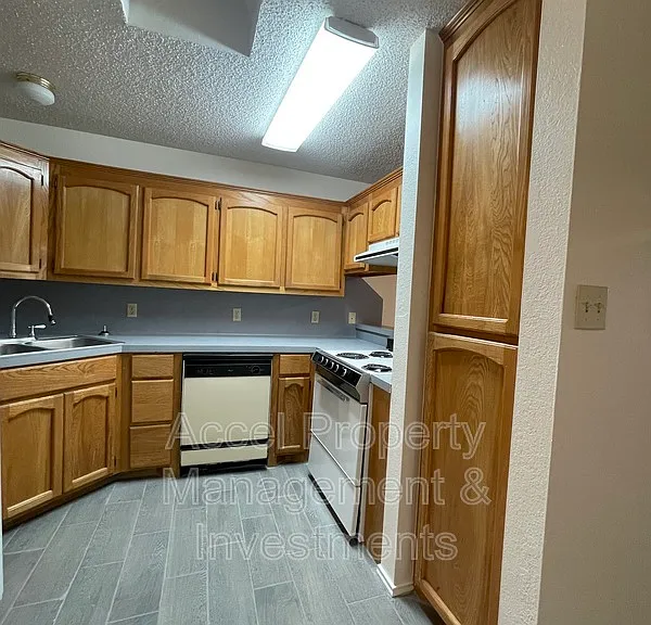 1605 River Bend Dr — Photo 5