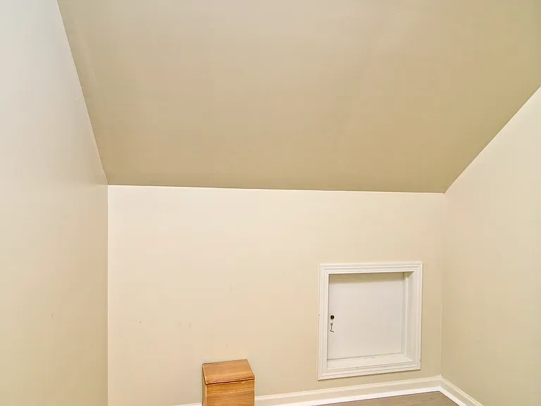 4060 Merritt Dr — Photo 32
