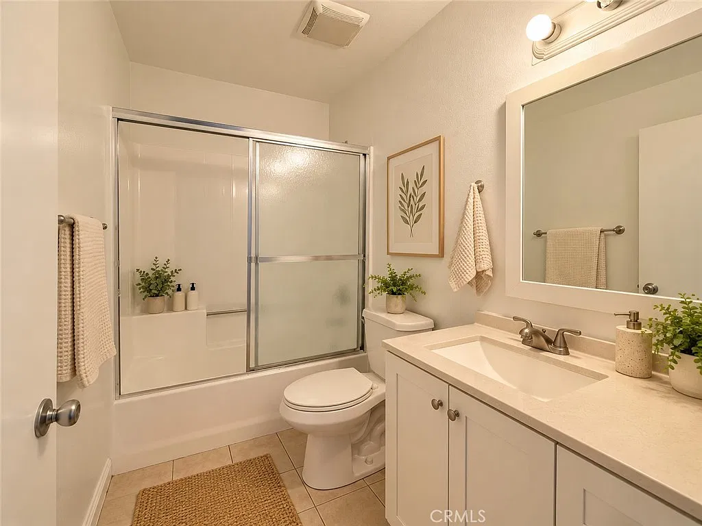 2 bed, 900 sqft, $2,200 — Photo 3