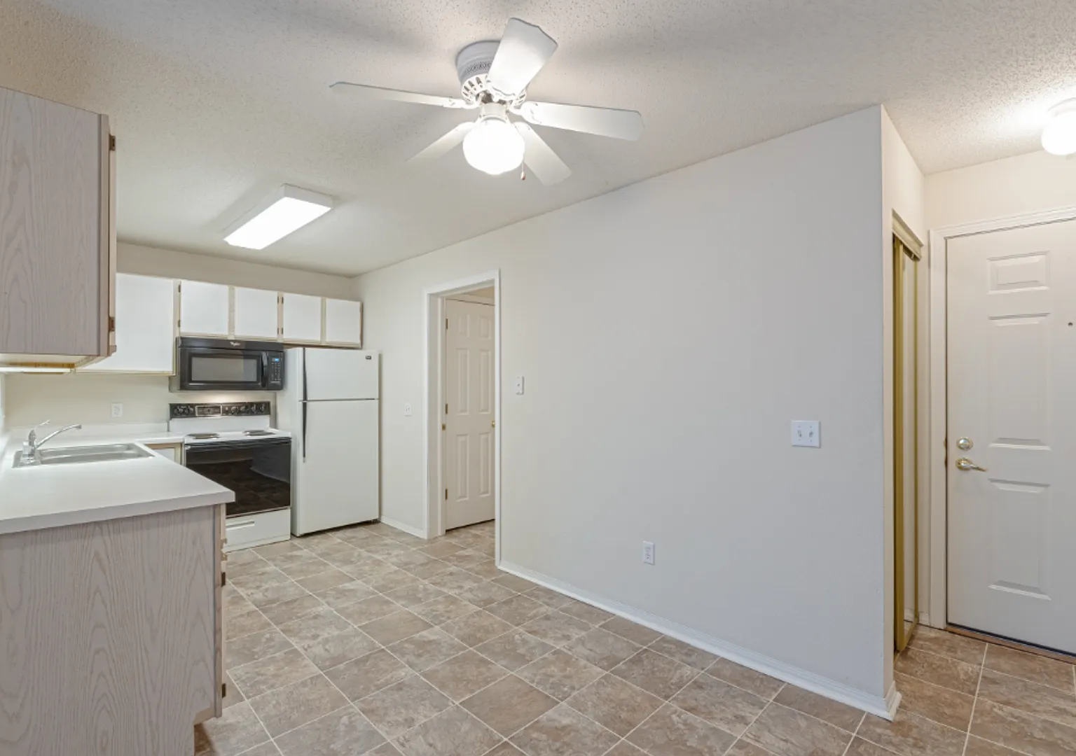 CARRINGTON COURT — Photo 2