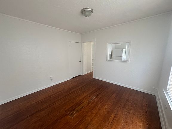 4th image of 109 W 9th St #1/2