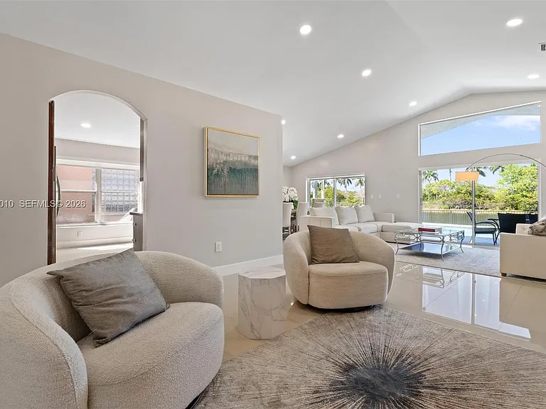 18061 SW 33rd St — Photo 9