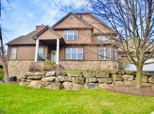 1 Havenhill Rd, Hamburg, NJ 07419